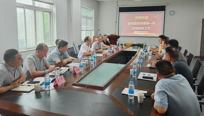 谷城縣委常委、副縣長梁河橋一行領(lǐng)導蒞臨現(xiàn)代精工考察 共謀磷石膏綠色應用新篇章